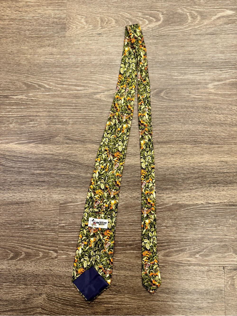Vintage Walt Disney World Tigger 100% Silk Green Leaf Necktie Italy - Picture 2 of 4